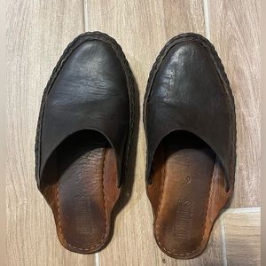 Mondinders Women’s Black Slides in Size 9